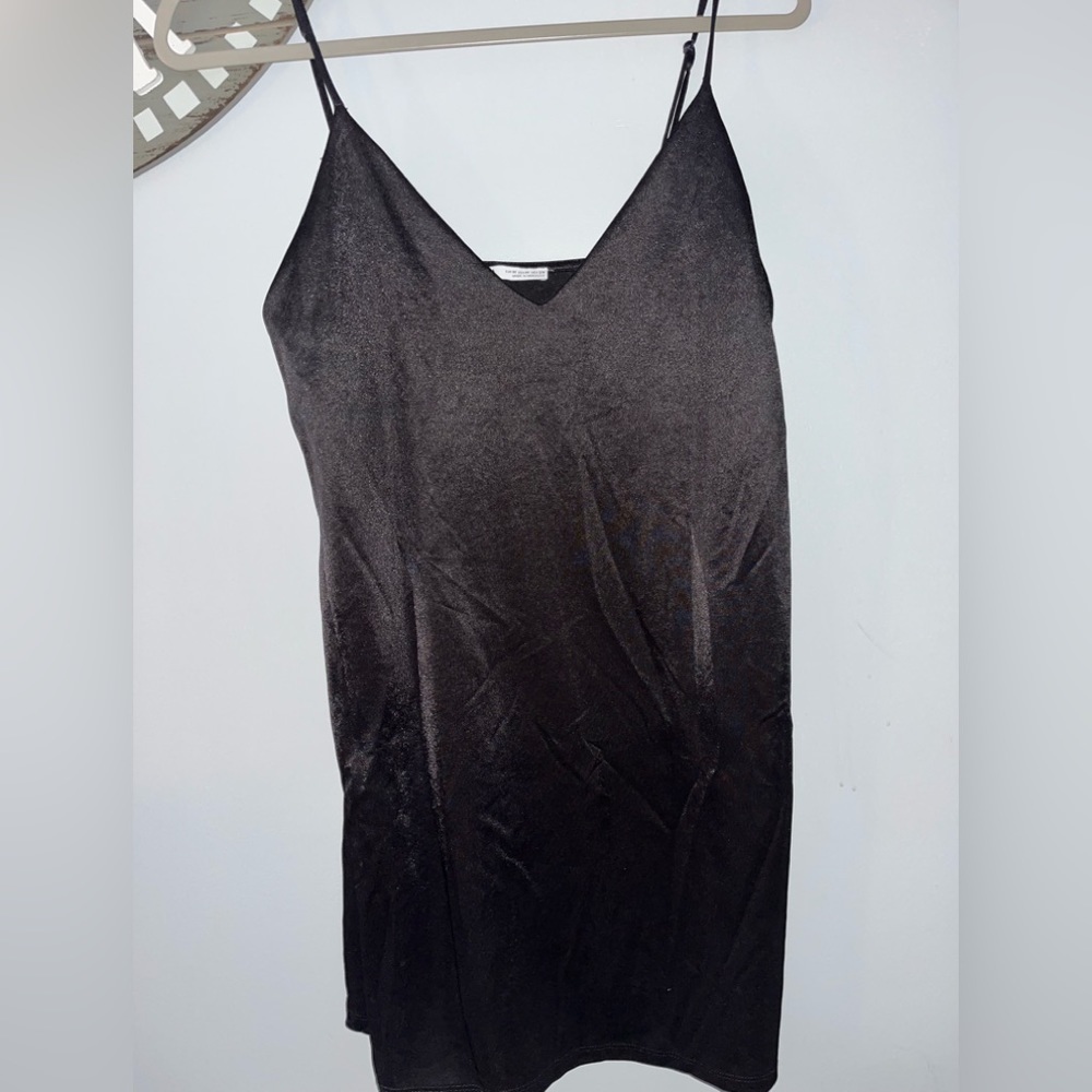3/20🌟Zara silky sleeveless v neck tank size medium